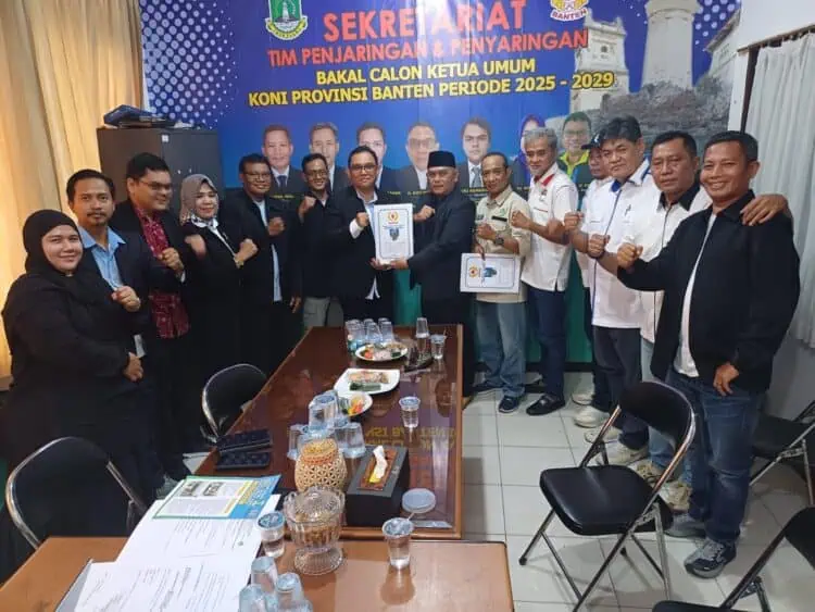 Diiringi Ratusan Simpatisan, Agus Rasyid Kembalikan Berkas Pencalonan Ketua KONI Banten