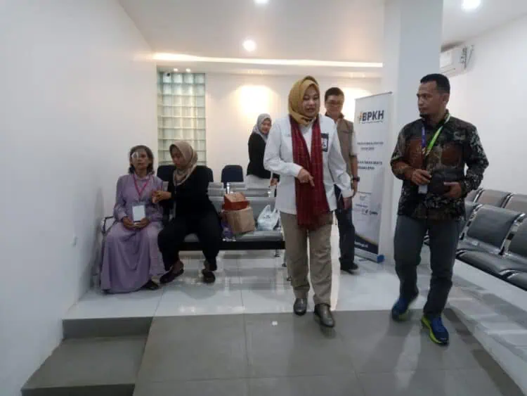 Kerjasama dengan BPKH, KU Mata Saruni Pandeglang Gelar Operasi Katarak Gratis