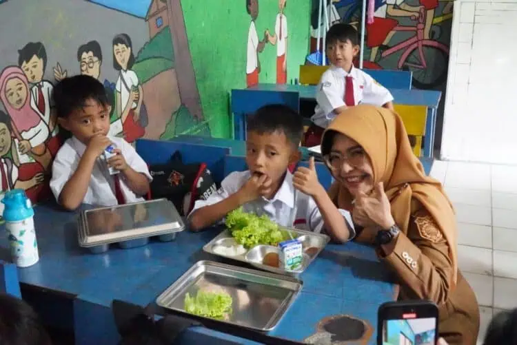 Pastikan Semua Berjalan Baik, Bupati Dewi Tinjau Program Makan Bergizi Gratis di Pandeglang