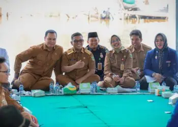 Gubernur Andra Dengar Curhatan Nelayan, Janji Normalisasi Sungai Akan Dilakukan