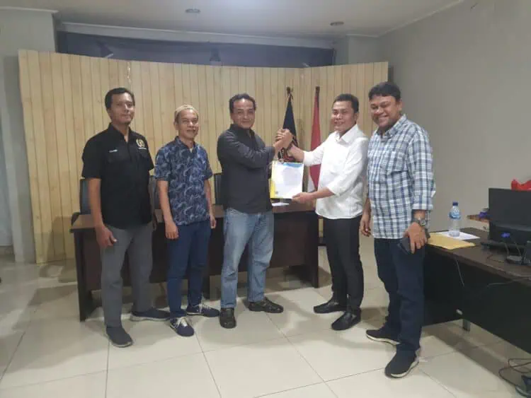 Sri Mulyo Resmi Terima SK Plt Ketua PWI Kabupaten Tangerang dari Ketua PWI Banten