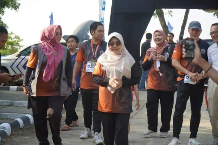 Hadiri Rhino Eco Run 2025, Bupati Dewi: Sebagai Sarana Edukasi Pelestarian Badak Jawa