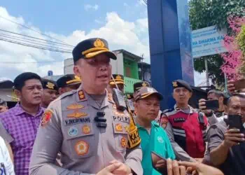Kapolres Tangerang Selatan, AKBP Victor Daniel Henry Inkiriwang menyambangi lokasi ledakan. (EKO SETIAWAN /SATELITNEWS )
