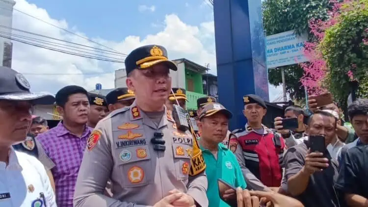 Kapolres Tangerang Selatan, AKBP Victor Daniel Henry Inkiriwang menyambangi lokasi ledakan. (EKO SETIAWAN /SATELITNEWS )