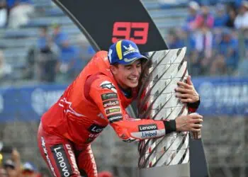 Marc Marquez Kunci Gelar Juara MotoGP, Menangis di Podium