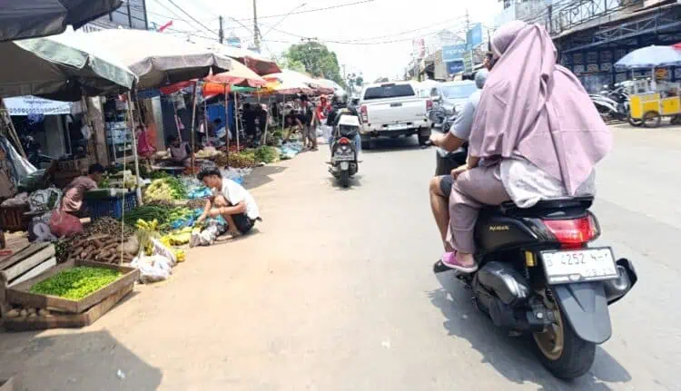 Diminta Berjualan di Dalam Pasar Serpong, PKL Masih Buka Lapak di Pinggir Jalan