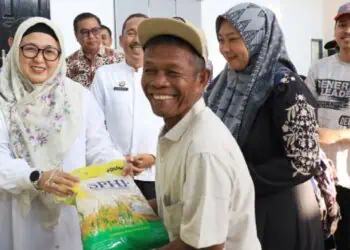 Di Tigaraksa, Pemkab Tangerang Jual Beras Seharga Rp55 ribu Per Paket