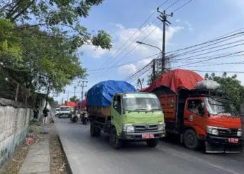 Macet Sekitar TPA Rawa Kucing, Sopir Angkot Keluhkan Berkurangnya Pendapatan