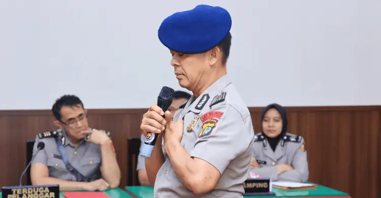 Sopir Penabrak Ojol Sedih dan Pukul Dada, Dihukum Demosi 7 Tahun