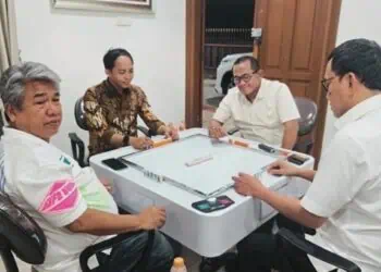 Dua Menteri Terseret Domino