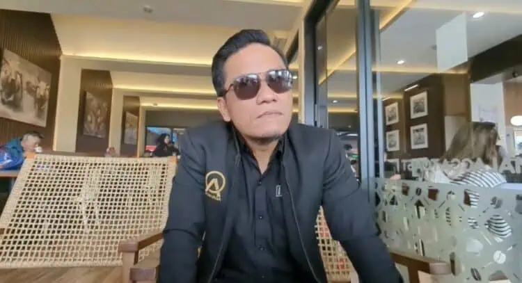 Gus Miftah Berangkatkan Guru Ngaji dan Jamaah Umrah ke Tanah Suci