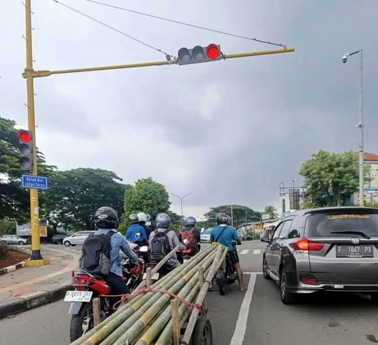 "Rayap Besi" Gasak 5 Tiang Lalu Lintas di Tangerang Selatan