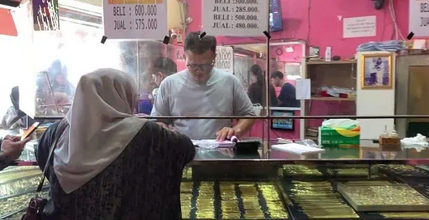 Harga Emas Melonjak, Warga Pilih Menabung Perhiasan