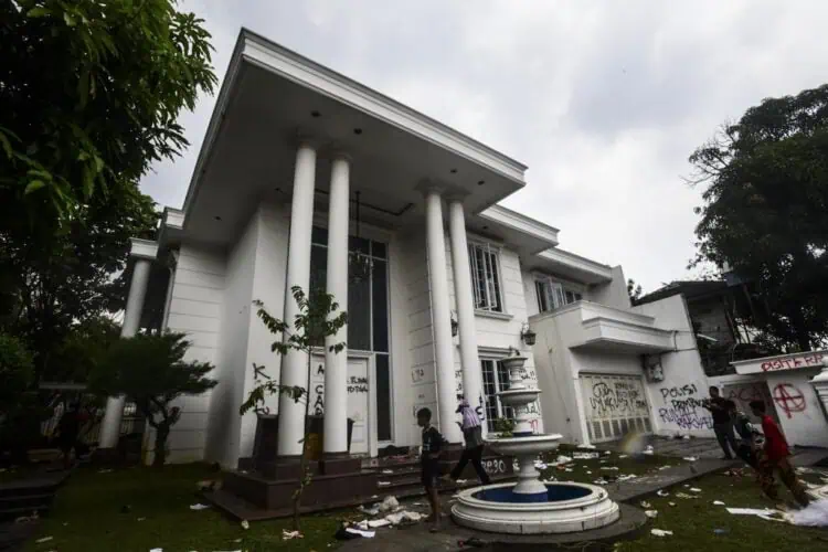 10 Orang Jadi Tersangka Penjarahan Rumah Uya Kuya, 1 Masih Bocah