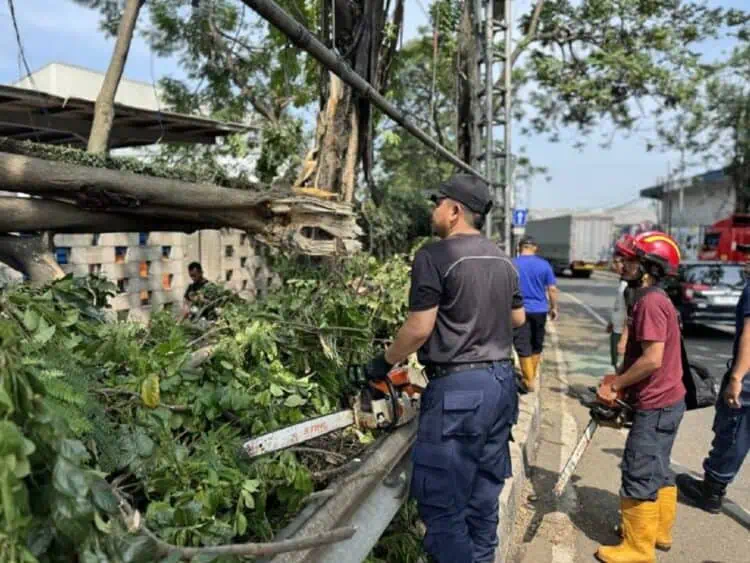 Berangsur Pulih Pasca Banjir, Aktivitas Masyarakat Periuk Kota Tangerang Kembali Normal