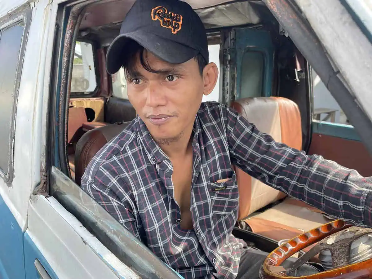 Macet Sekitar TPA Rawa Kucing, Sopir Angkot Keluhkan Berkurangnya Pendapatan