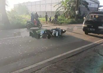 Tragis!, Pengendara Diduga Ojol di Tangerang Tewas Terlindas Truk di Jalan Kutruk