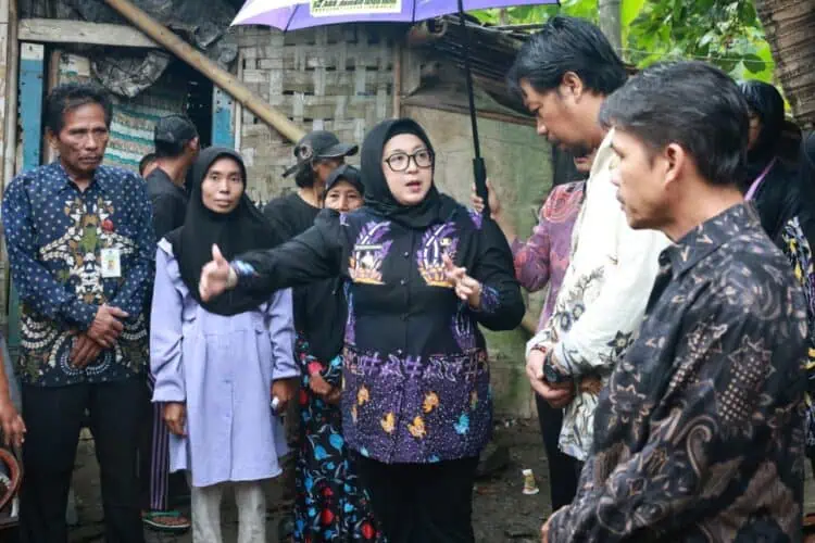 Wabup Intan Tinjau RTLH di Desa Patrasana Kresek