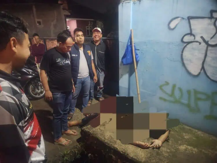 Mayat Pria Paruh Baya Ditemukan di Pinggir Jalan Cisoka, Diduga Tewas Akibat Sakit