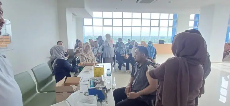 Puluhan Petugas Kesehatan di Banten Disuntik Vaksin Rabies