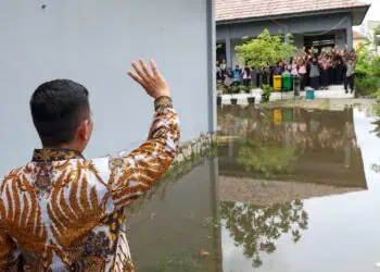 Tangani Banjir di SMAN 15 Kota Tangerang, Gubernur Andra Soni Siapkan Opsi Rehabilitasi atau Relokasi