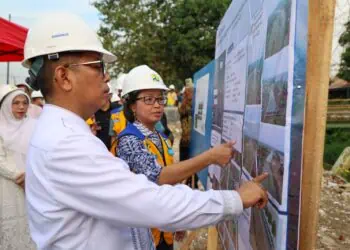 Pastikan Serang Bebas Banjir, Gubernur Andra Soni Tinjau Normalisasi Sungai Cibanten