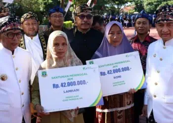 Kado HUT Ke-25, Pemprov Banten Beri Penghargaan kepada Pegawai dan Santuni Masyarakat