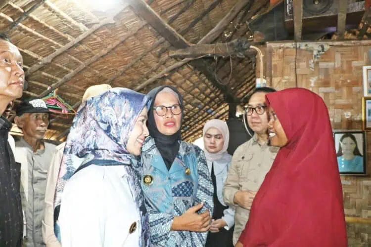 Datangi Pulo Panjang, Bupati Zakiyah Lakukan Baksos dan Serap Aspirasi Masyarakat