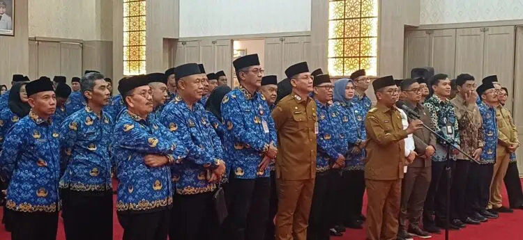 Gubernur Andra Serahkan 1.593 SK PPPK Tahap II, Ingatkan Pentingnya Kedisiplinan