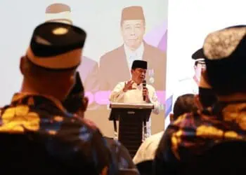 RAPAT KERJA: Bupati Tangerang, Moch. Maesyal Rasyid saat membuka rapat kerja LPTQ Kabupaten Tangerang di Hotel Atria Kecamatan Kelapa Dua, Rabu (15/10). (ALFIAN/SATELIT NEWS)