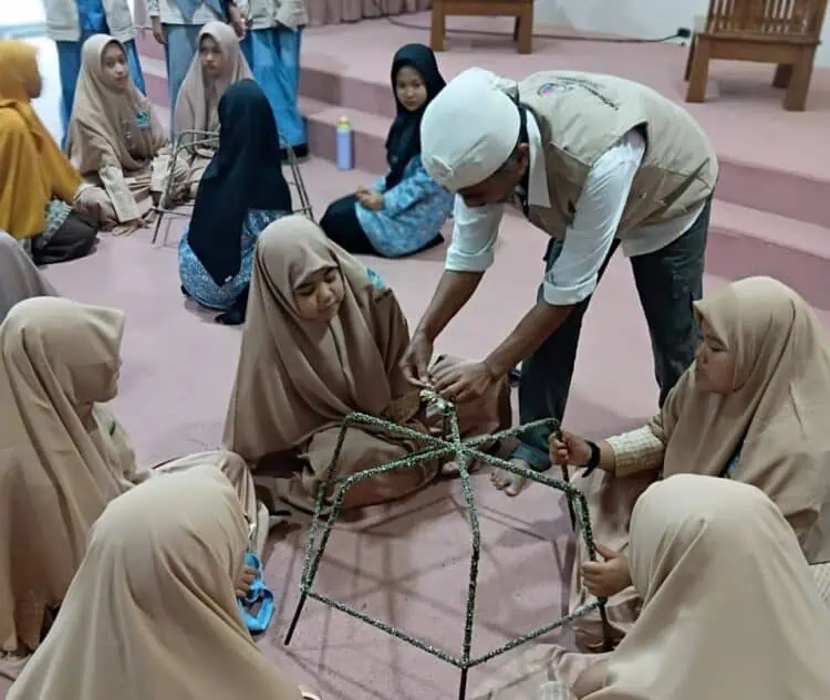 FPTK Banten Nobatkan Pelajar SMP Islam Nurul Fikri Serang Sebagai Peri Terang
