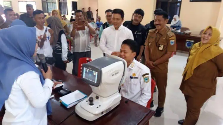Ratusan Warga Pandeglang Berbondong-bondong Periksakan Matanya di Kecamatan Karang Tanjung