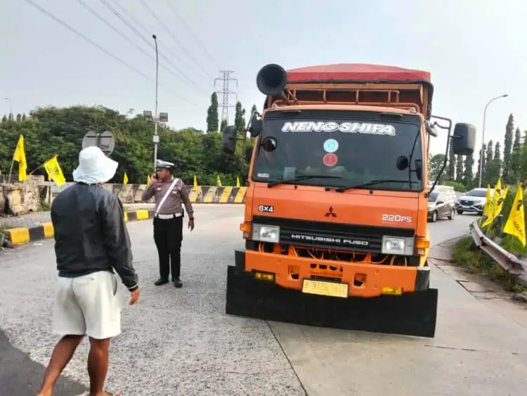Satlantas dan Dishub Kabupaten Serang Lakukan Penyekatan Truk Tambang