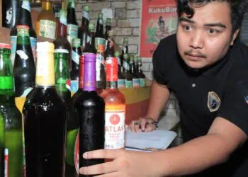 Satpol PP Tangsel Sita 478 Botol Miras dari Toko Jamu dan Tempat Hiburan Malam