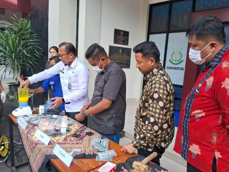 Kejari Lebak Musnahkan Barang Bukti 57 Perkara