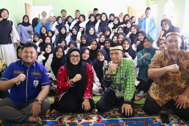 KNPI Bikin 'Sekolah Paket' di Pesantren, Wabup Intan Apresiasi