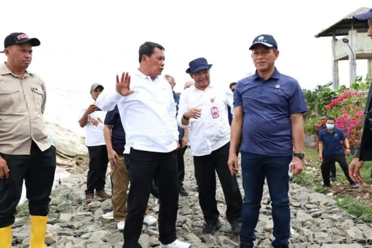 Menteri Hanif Faisol Tinjau Rencana Pembangunan PSEL di TPA Jatiwaringin Awal 2026