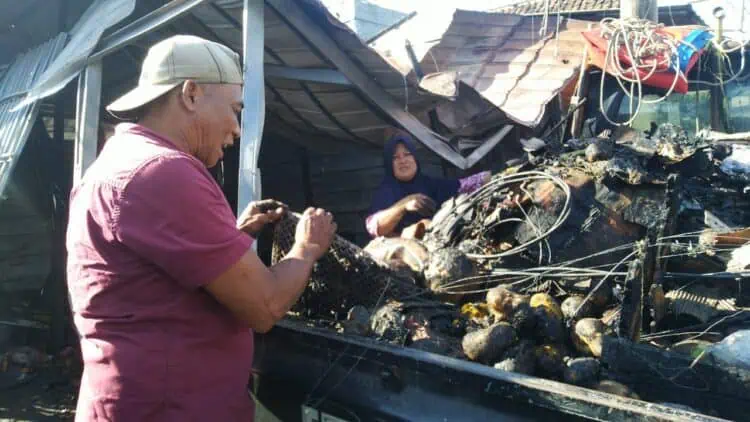 Diduga Akibat Korsleting Listrik, Kios Buah di Ciekek Dinamo Pandeglang Ludes Terbakar