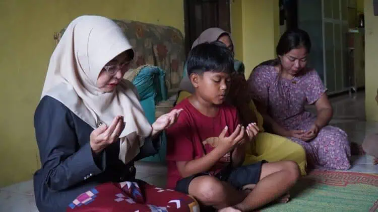 Takziah ke Rumah Duka Korban Tenggelam di Sukaresmi, Bupati Dewi Minta Keluarga Tetap Tabah