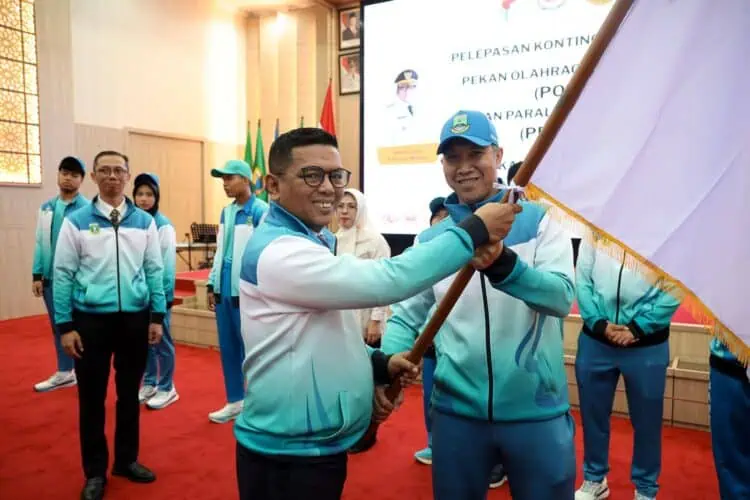 Gubernur Andra Lepas Ratusan Kontingen Pornas XVII dan Peparepnas XI Tahun 2025
