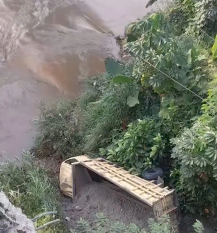 Sopir Diduga Mengantuk, Truk Pasir Terjun Bebas ke Bawah Jembatan Cisauk
