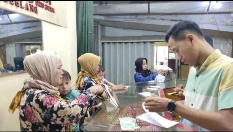 Tembus Rp2 Juta Lebih, Warga Pandeglang Ramai-ramai Jual Perhiasan Emas