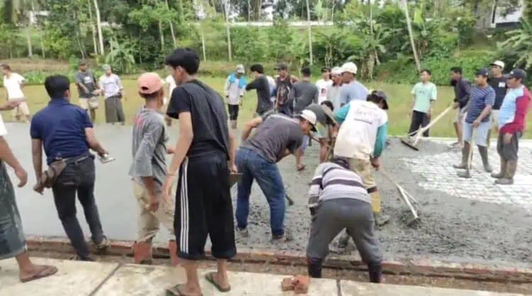 25 Tahun Dibiarkan Oleh Pemerintah, Warga Kaduhejo Pandeglang Swadaya Bangun Jalan