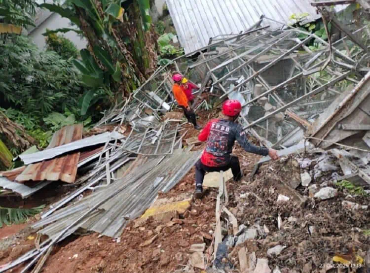Ditimpa Longsor, Rumah Warga di Villa Pamulang Alami Kerusakan