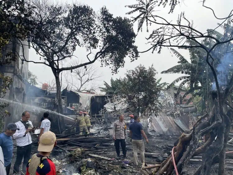 Gudang Styrofoam Terbakar di Pondok Aren, Dua Sepeda Motor Meledak