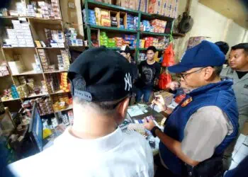 Disperindag Tangsel dan Bea Cukai Sisir Warung di Pasar Ciputat, Cari Rokok Ilegal