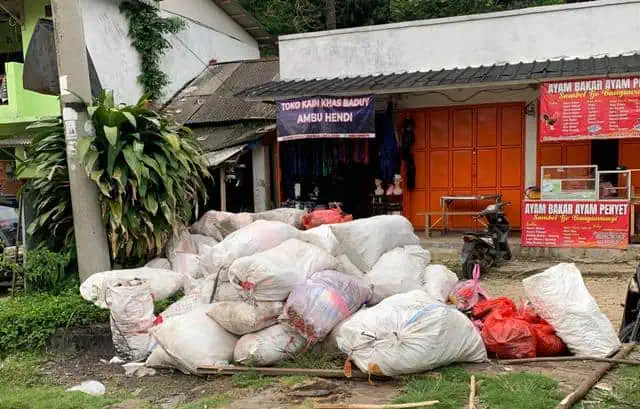 Tumpukan Sampah di Terminal Baduy Lebak Ancam Kesehatan Warga