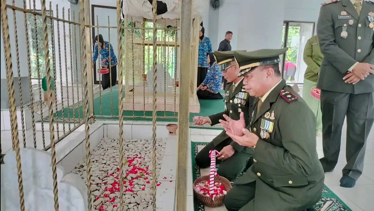 HUT ke-80 TNI: Ziarah ke Makam Raden Aria Wangsakara, Teguhkan Semangat Juang Prajurit