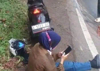 Oli Berceceran di Jalan Raya AMD Pandeglang, Puluhan Pemotor Kecelakaan