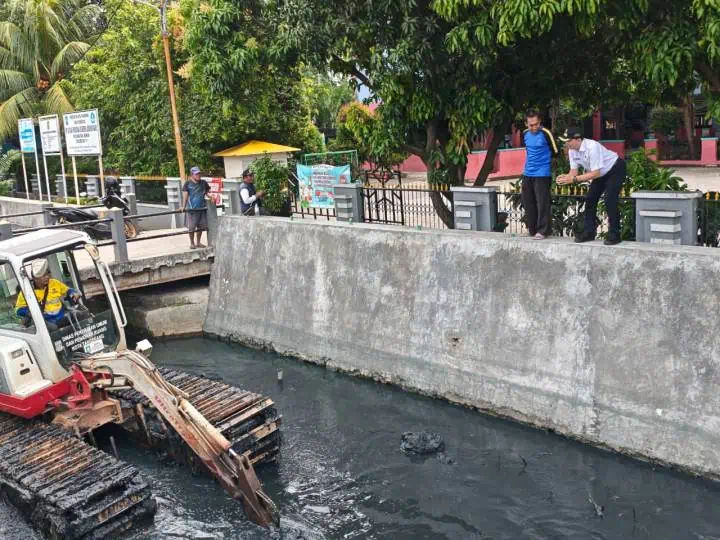 Kali Songsit di Kecamatan Benda Dinormalisasi